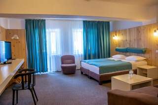 Отель Complex Hotelier COTA O MIE Синая Улучшенный двухместный номер с 1 кроватью-1